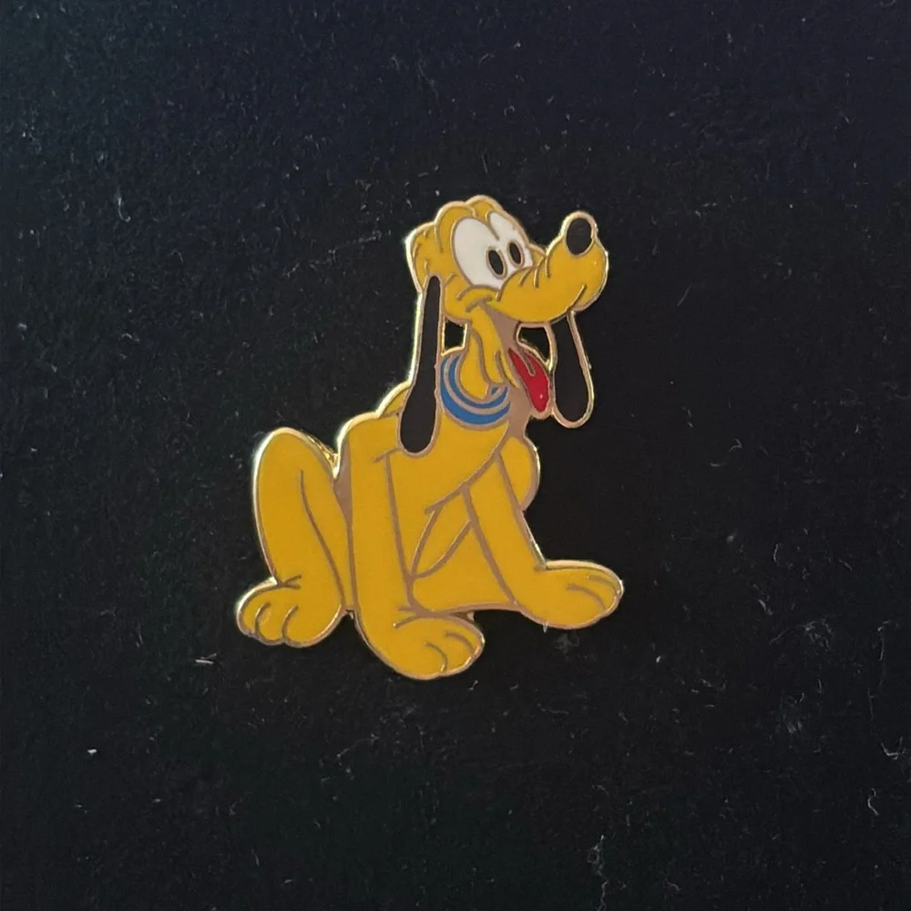 Disney  pin Pluto Sitting with Blue  Collar Facing Right Tongue  out Ears Down - Picture 3 of 4
